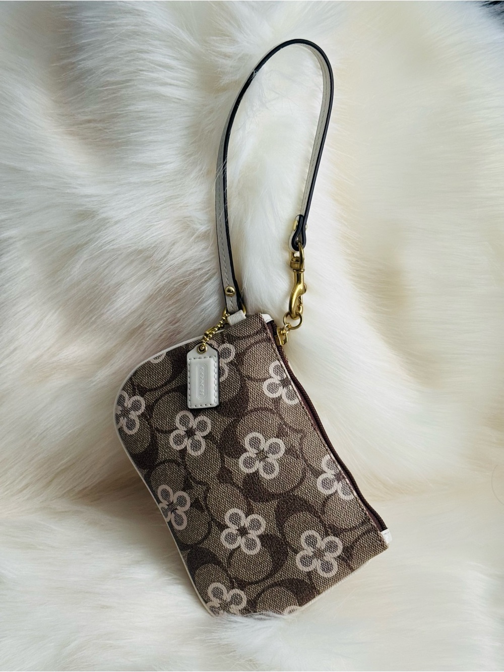 Coach Payton Clover Brown  Signature Wristlet Ivory Khaki Coated Canvas NWOT
